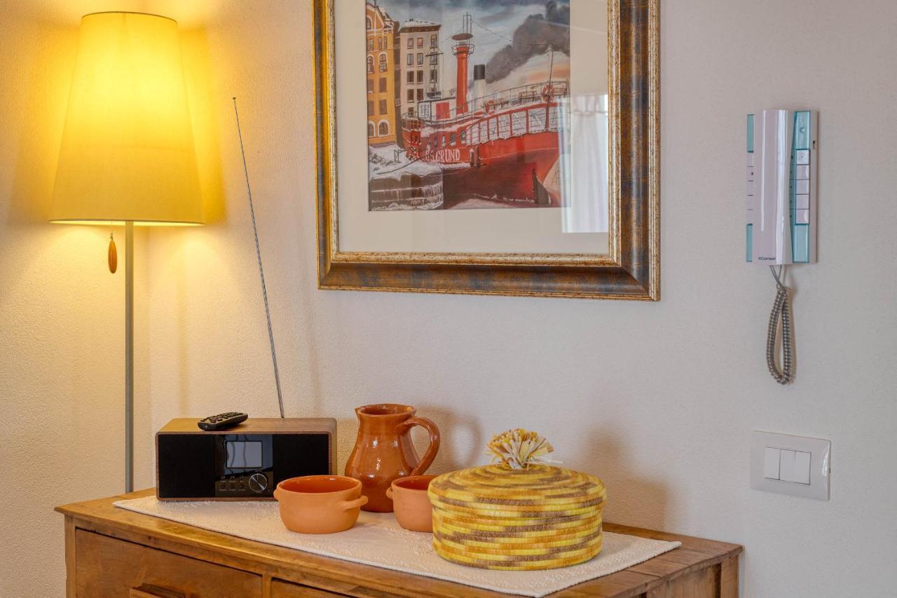 La Casa Degli Ulivi Appartamento In Villa Con Patio クアルトゥ・サンテーレナ エクステリア 写真